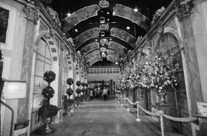 The Jaime Rothstein Hall of  Mirrors at the 1998 Philadelphia Flower Show.
