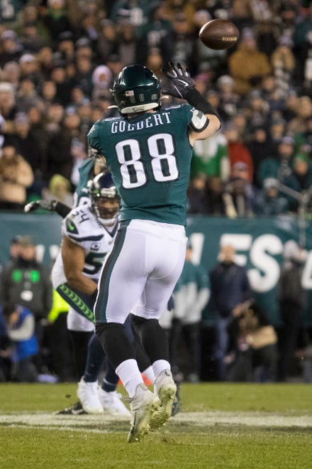 Eagles' Dallas Goedert (88) makes a reception Sunday against the Seahawks.
