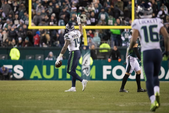 Seattle's DK Metcalf (14) gives the Eagles fans a peace sign goodbye after making a catch that would lead the Seahawks to a 17-9 victory Sunday night at Lincoln Financial Field.